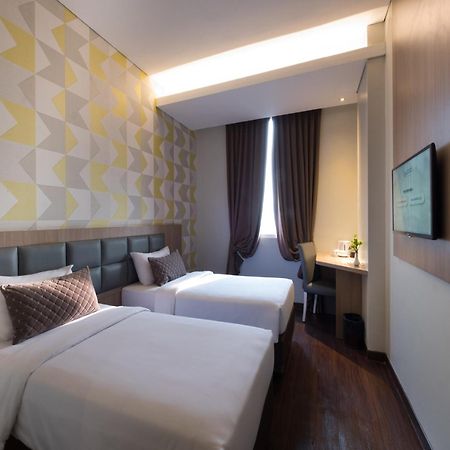 Hotel 88 Itc Fatmawati Jakarta By Wh Экстерьер фото