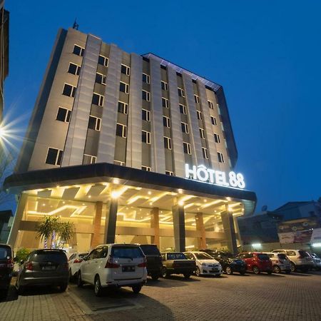 Hotel 88 Itc Fatmawati Jakarta By Wh Экстерьер фото