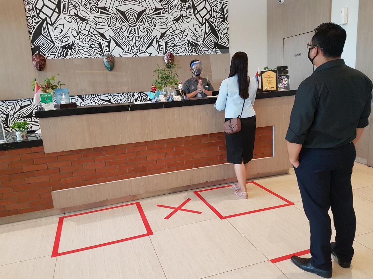 Hotel 88 Itc Fatmawati Jakarta By Wh Экстерьер фото