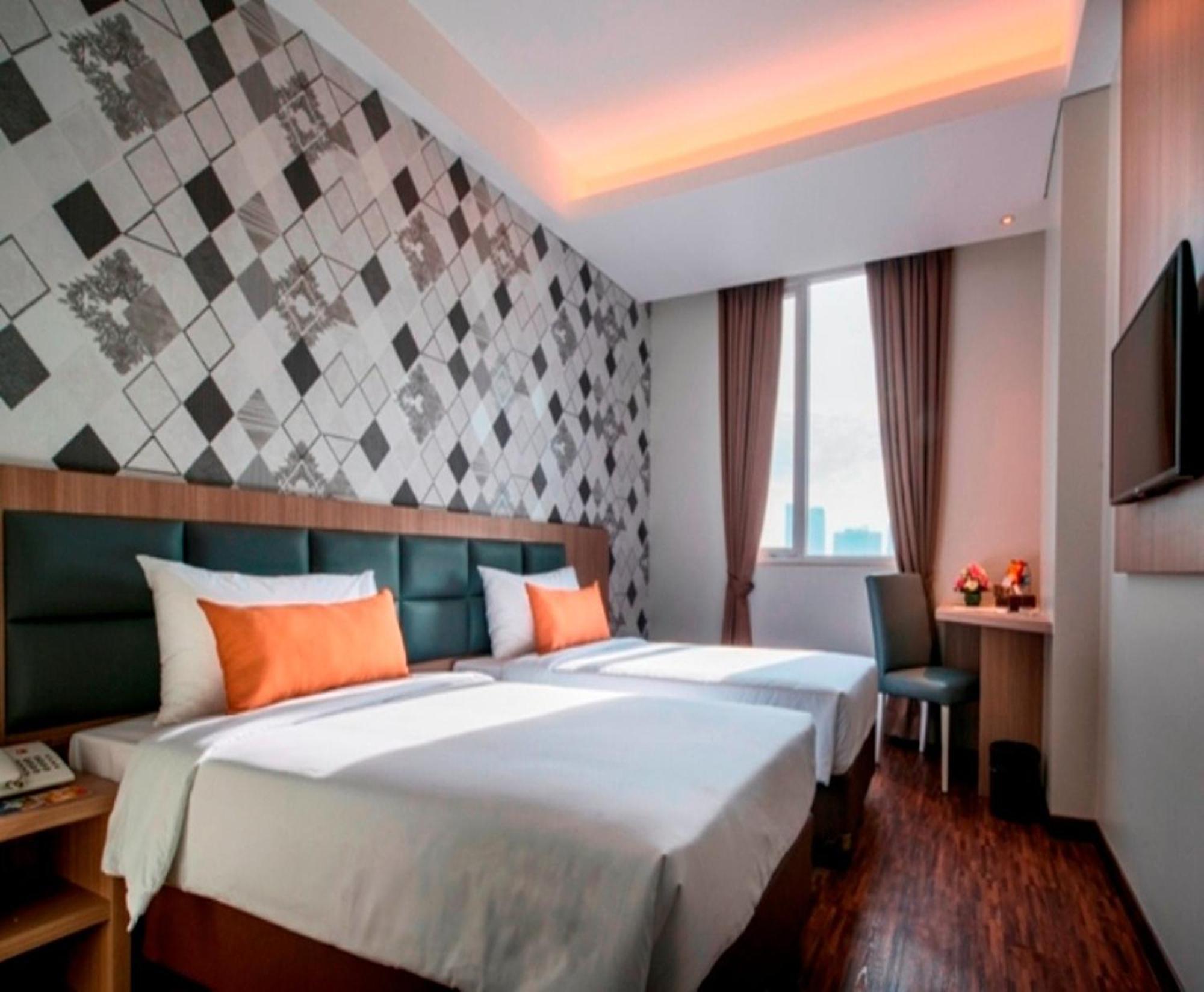 Hotel 88 Itc Fatmawati Jakarta By Wh Экстерьер фото