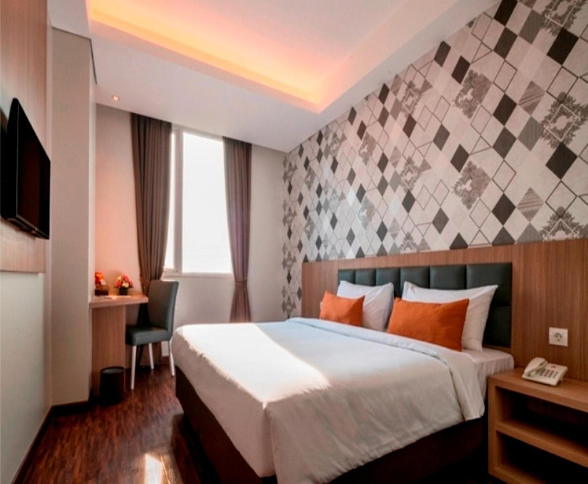 Hotel 88 Itc Fatmawati Jakarta By Wh Экстерьер фото