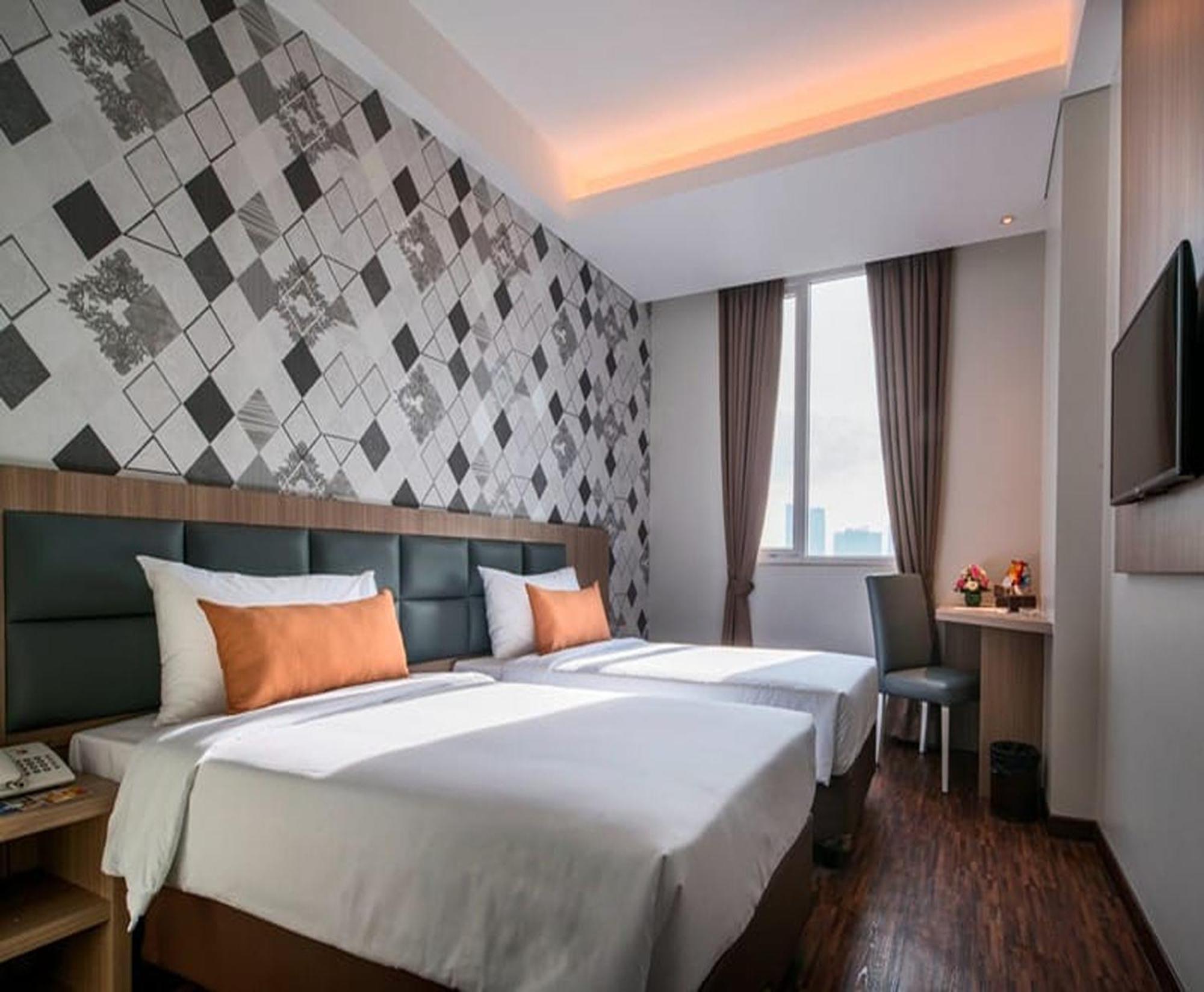 Hotel 88 Itc Fatmawati Jakarta By Wh Экстерьер фото