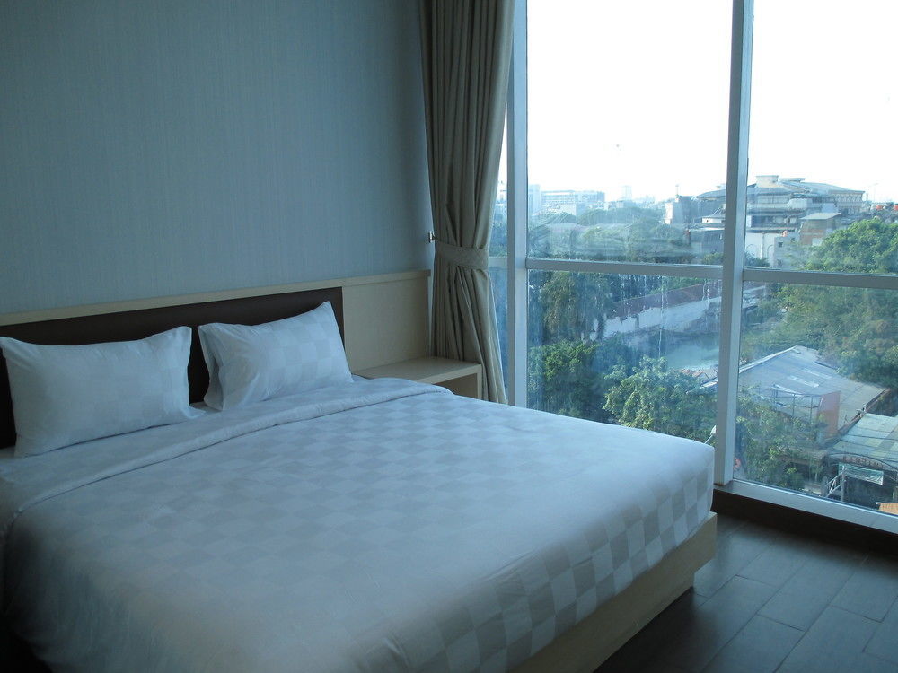 Hotel 88 Itc Fatmawati Jakarta By Wh Экстерьер фото