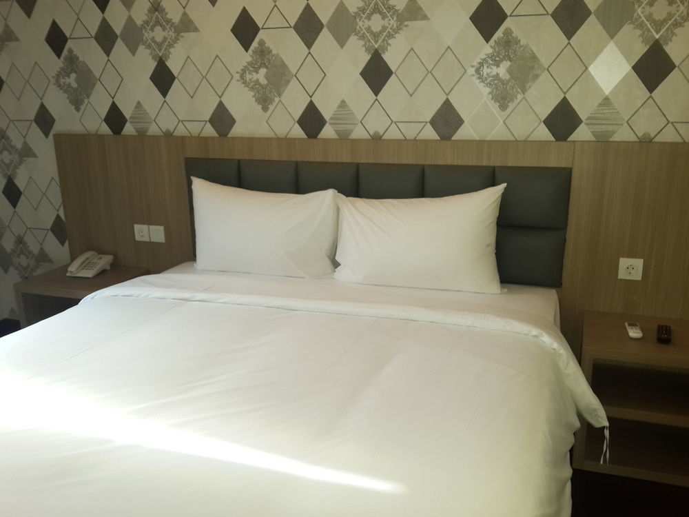 Hotel 88 Itc Fatmawati Jakarta By Wh Экстерьер фото