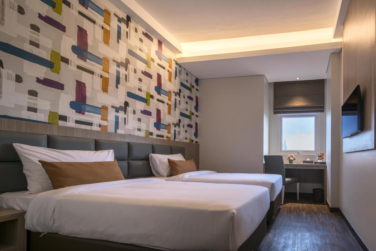 Hotel 88 Itc Fatmawati Jakarta By Wh Экстерьер фото