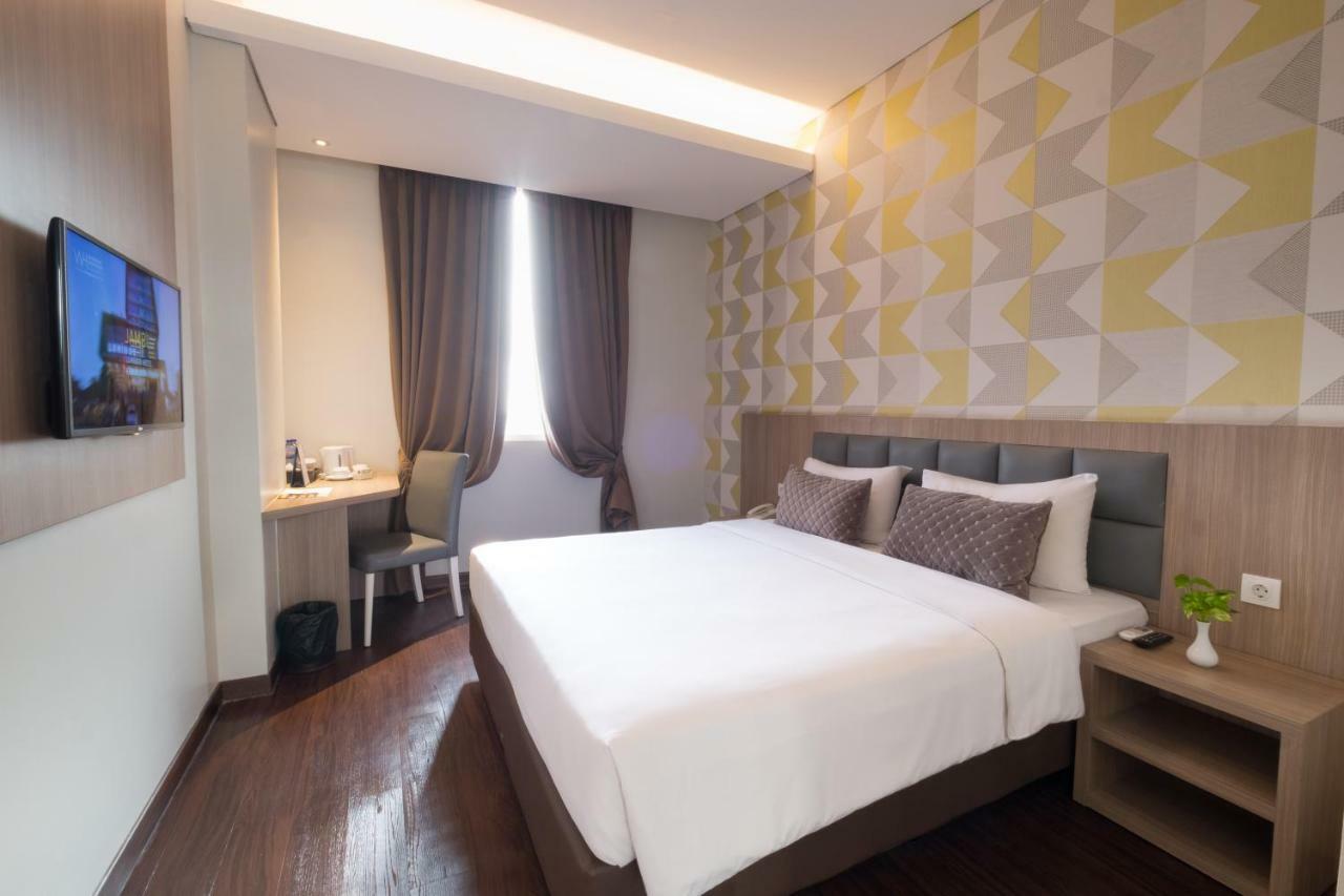 Hotel 88 Itc Fatmawati Jakarta By Wh Экстерьер фото