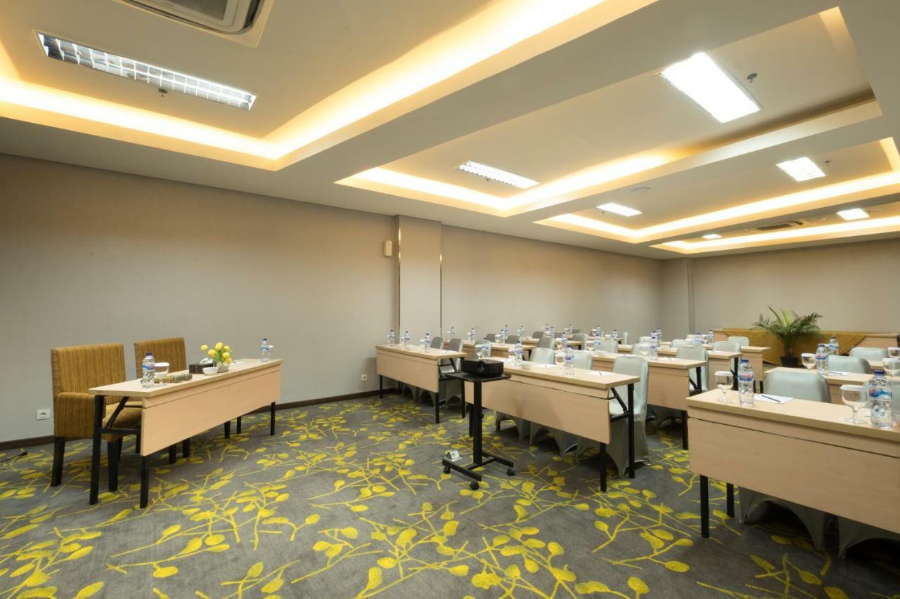 Hotel 88 Itc Fatmawati Jakarta By Wh Экстерьер фото