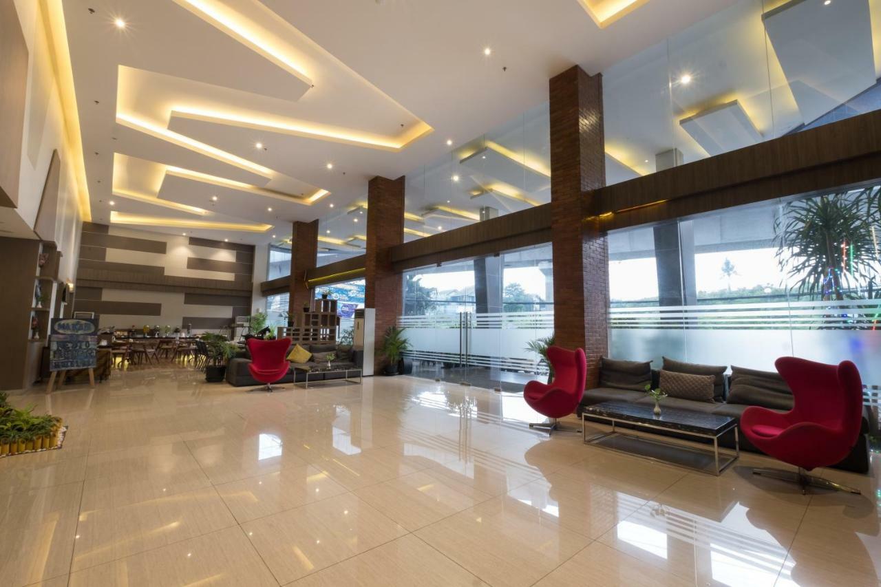 Hotel 88 Itc Fatmawati Jakarta By Wh Экстерьер фото