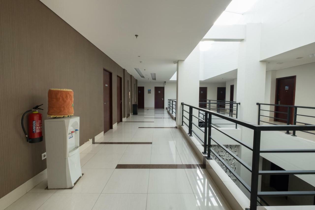 Hotel 88 Itc Fatmawati Jakarta By Wh Экстерьер фото